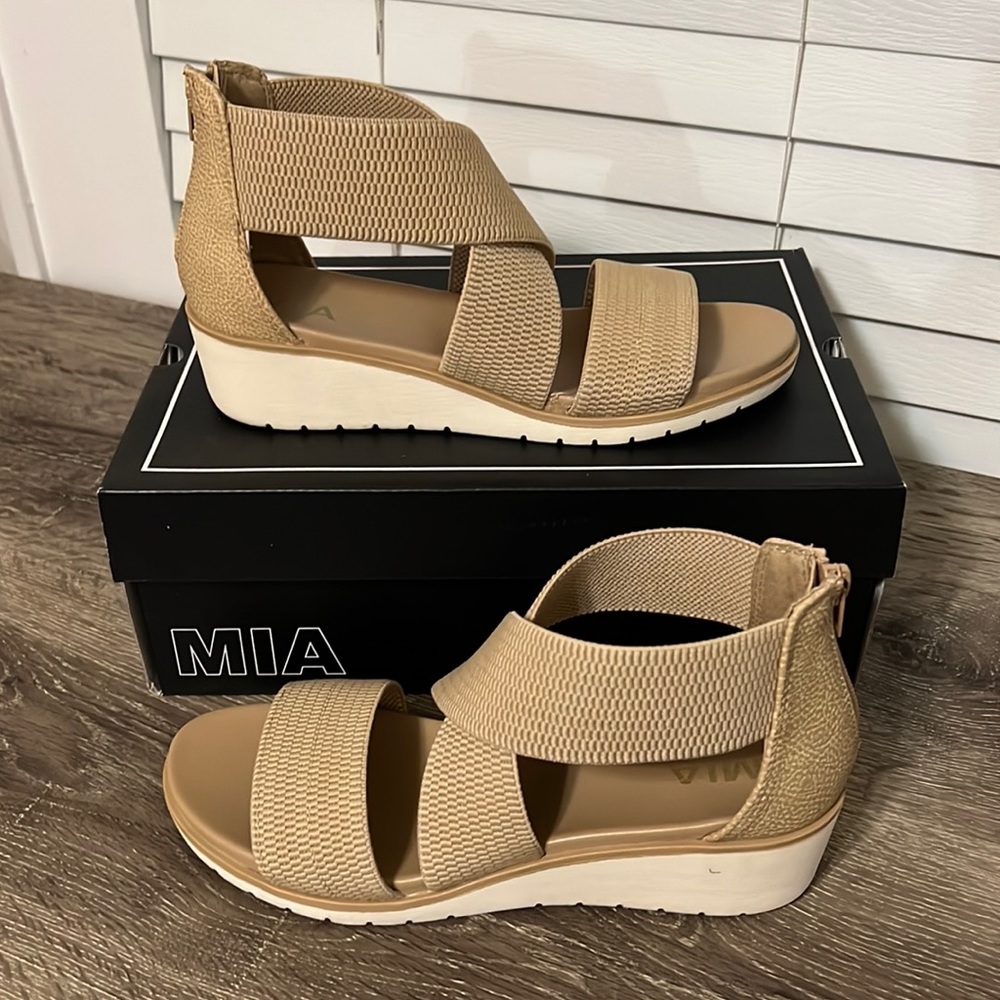 Mia - Womens Wedge Shoes NWT, Size 8
